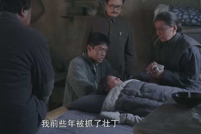 首播收视率破2，《新闻联播》花22秒强推，央视《天下同心》爆了  第11张