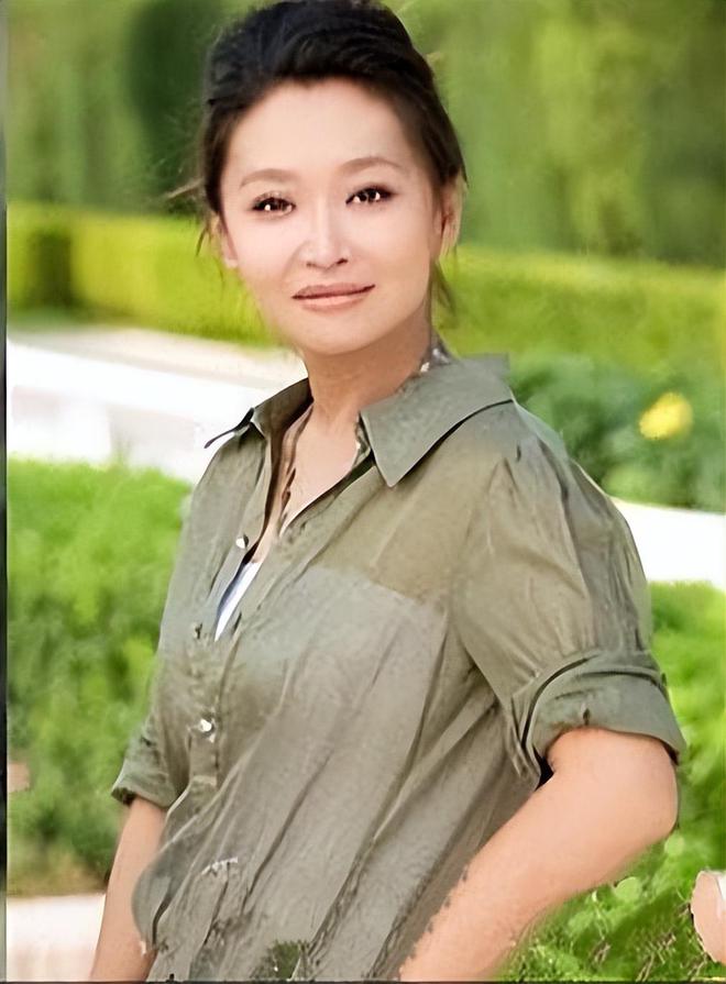 他用2000万将妻宠成宝，结婚14年没有孩子，如今50岁他后悔了吗?