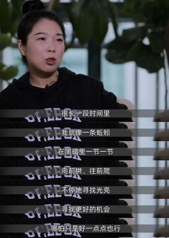 TVB男演员入职餐厅服务员：活着不易，扯下脸皮来赚钱