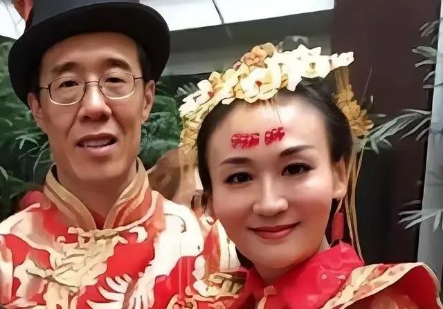 为嫁美国富豪辞职央视，婚后挨打却死不离婚的曹晴，如今怎样？