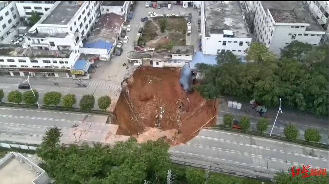 深圳铁路施工现场地面坍塌13人失联仍在搜救 周边商户：事发当天下午该路段已封锁