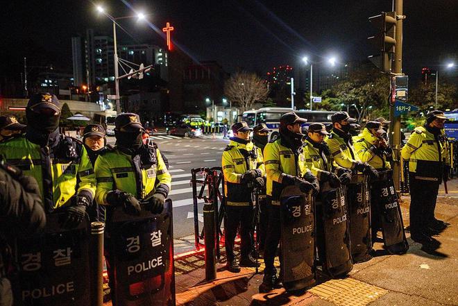 韩国国会：即日起全面禁止国防部职员和警察出入国会