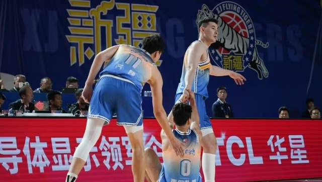 三分险胜！新疆加时逆转广厦喜迎五连胜！李炎哲22+10孙铭徽17中5