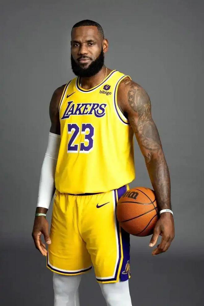 美媒交易畅想：勇士换恩比德！今年的NBA杯冠军是......雄鹿？