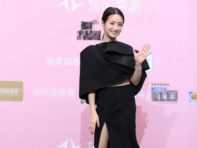 爱奇艺尖叫之夜：吴倩惊艳、林依晨沧桑，向佐妖艳，泰女星也来了  第10张