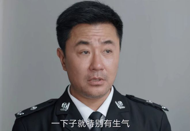 《我是刑警》何青莲一句话，揭开李文赵飞暧昧5年不肯结婚的真相