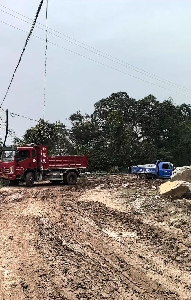 村民反映数公里乡村道路破烂难行 实地探访：多处坑洼易陷车，相关部门称春节前修好路基