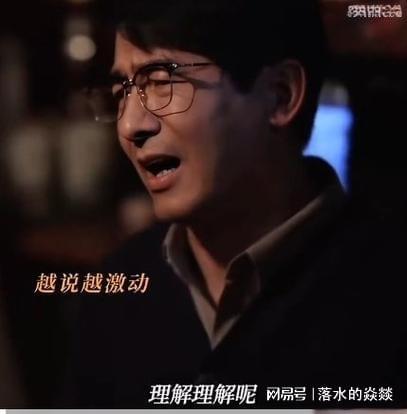 《小巷人家》，面对栋哲筱婷偷偷领证，两个爹的反应，高下立判