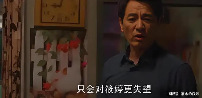 《小巷人家》，面对栋哲筱婷偷偷领证，两个爹的反应，高下立判