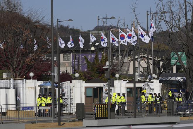 韩国政治乱局200小时：弹劾、拘捕、自杀未遂、总统府对峙