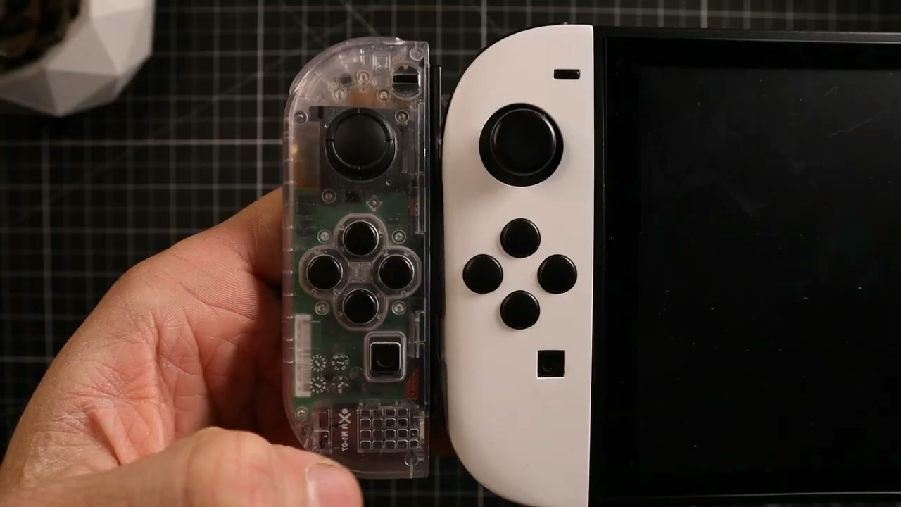 任天堂 Switch 2 游戏掌机机模曝光：Joy-Con 手柄增大、新增 USB-C 端口