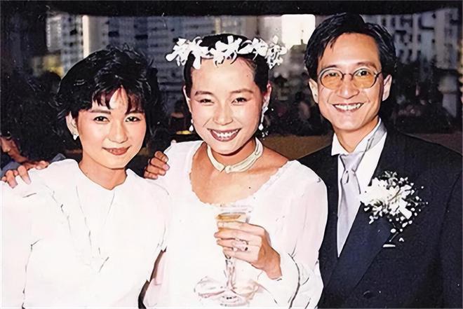 结婚36年无子，容忍丈夫在外找女人，叶童的豪门生活真的幸福吗？  第10张