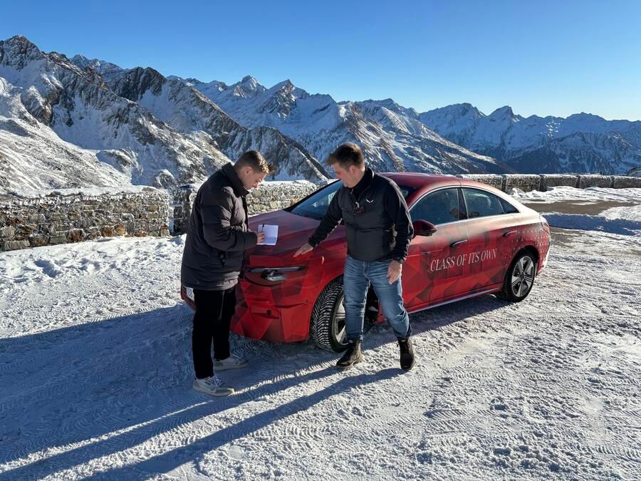 雪山试炼：梅赛德斯-奔驰全新 CLA 电动汽车征服阿尔卑斯山