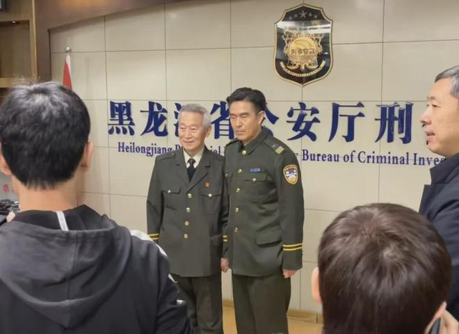 《我是刑警》收官，众主演晒照发文告别，于和伟一段视频令人泪目