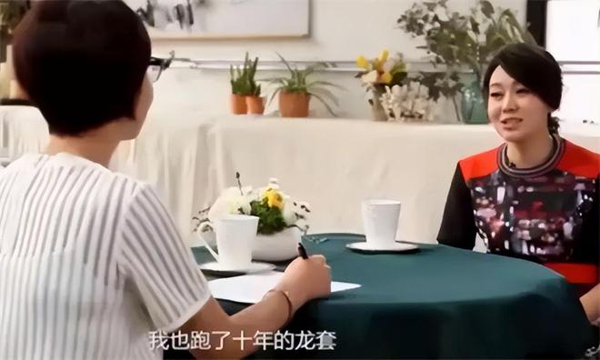 闫妮离婚20年了，为何很少提到前夫？看到邹伟的职业后就明白了