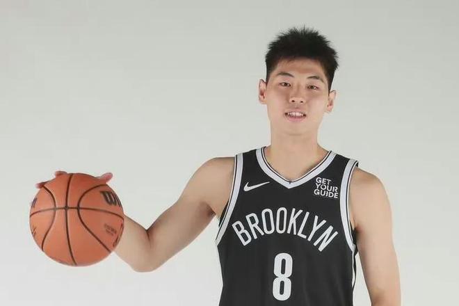 中国球员追梦NBA又被终结，篮网正式宣布裁掉崔永熙