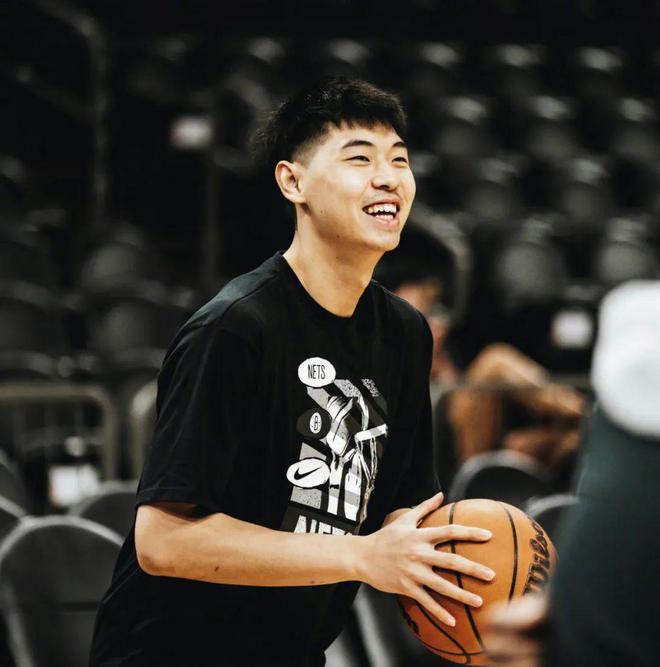 篮网官宣！崔永熙被裁，未来重返NBA？