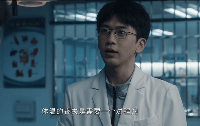 首位00后影后，水有点深  第9张