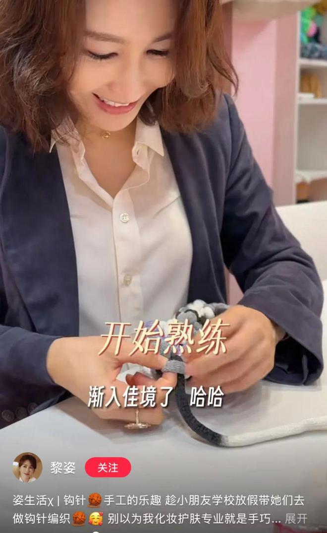 带女儿出入顶级社交圈，45岁的甘比面相大变  第24张