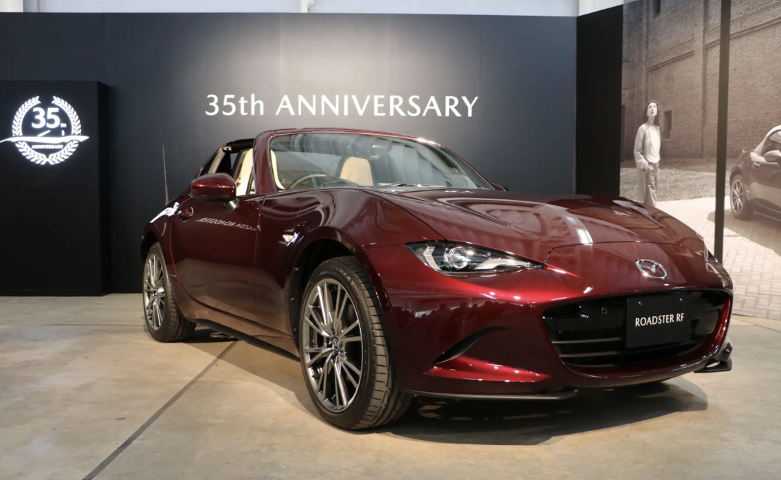 马自达 MX-5 Roadster 纪念版敞篷车价格曝光：可选软硬顶、“工匠红”车漆，375.32 万日元起