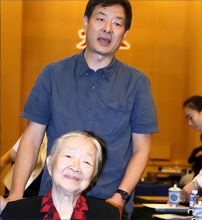 濮存昕：家人相继去世，如今71岁不敢老去，还要照顾年迈的老母亲