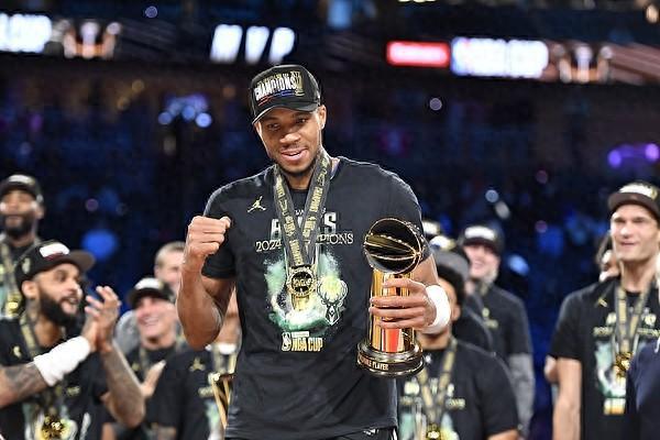 雄鹿夺得NBA杯赛冠军 字母哥获得MVP 赛后直言“任务还未完成”