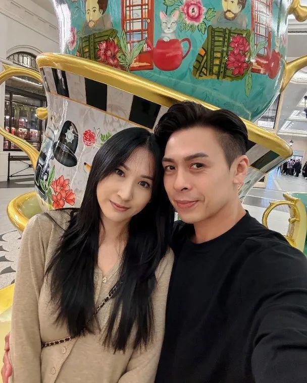 TVB反派专业户与妻女庆祝结婚8周年，现实是宠妻好爸爸，与林峯杨怡是同学  第3张