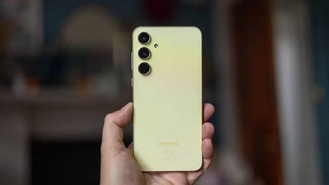 部分三星 Galaxy A55 用户反馈安装 12 月更新后手机异常发热  第2张