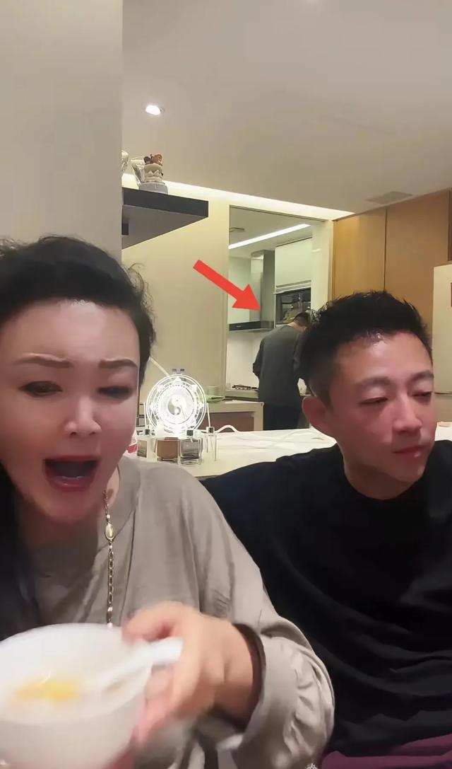 张兰晒孙子后脑勺被汪小菲抱怨，生气反怼–看你快吓成了孙子模样  第10张