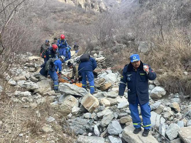 “他走的路，野得连羊都不走……”北京一男子爬野山大腿骨摔骨折！  第6张