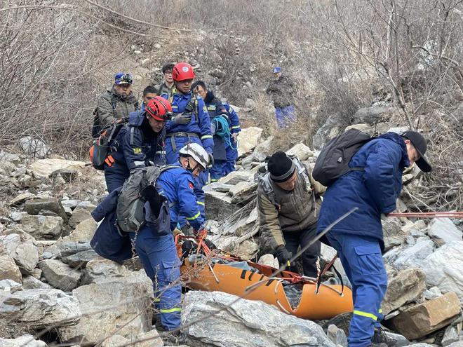 “他走的路，野得连羊都不走……”北京一男子爬野山大腿骨摔骨折！  第7张