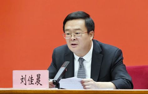 知乎：2024澳门资料大全-昆明市市长刘佳晨，任上被查！52岁跑完全马上过热搜，早年清华毕业，留美获博士学位