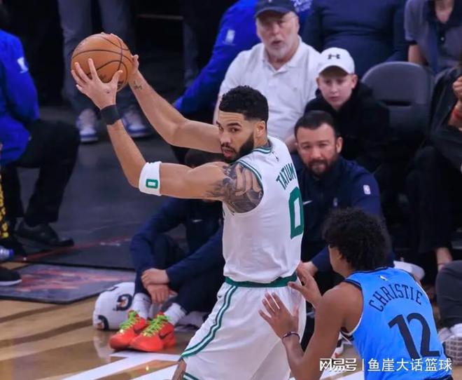 央视新闻：新澳门免费资料大全-NBA最新排名！勇士给太阳送温暖，一队威胁火箭，湖人第五也不稳  第3张